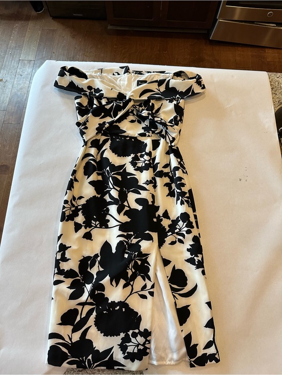 Bardot Dresses & Skirts - Bardot Black & White Floral Midi Dress